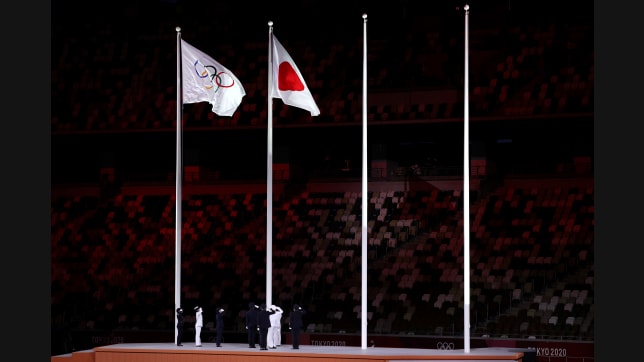 TOKYO, JAPAN - AUGUST 08: The national flag of Japan is raided  during the Closing Ceremony of the Tokyo 2020 Olympic Games at Olympic Stadium on August 08, 2021 in Tokyo, Japan. (Photo by David Ramos/Getty Images)