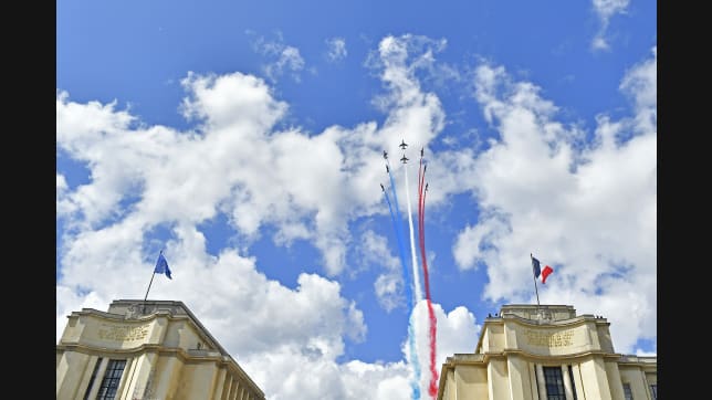 PARIS, FRANCE - AUGUST 08: French Elite acrobatic team Patrouille de France flyes over the Trocadero during the Olympic Games handover ceremony on August 08, 2021 in Paris, France. On August 8, during the closing ceremony of the Tokyo Olympics, Anne Hidalgo, mayor of Paris, will officially receive the Olympic flag for the handover ceremony to mark Paris 2024 Olympic Games (July 26-August 11) and Paralympics (August 28-September 8). (Photo by Aurelien Meunier/Getty Images)