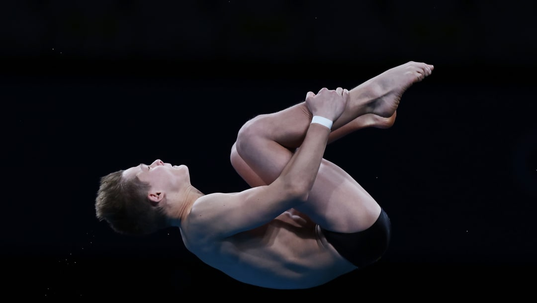 TOKIO, JAPÓN - 6 DE AGOSTO: Oleksii Sereda del equipo de Ucrania compite en las preliminares de la plataforma masculina de 10 metros el día catorce de los Juegos Olímpicos de Tokio 2020 en el Centro Acuático de Tokio el 6 de agosto de 2021 en Tokio, Japón.  (Foto de Al Bello / Getty Images)