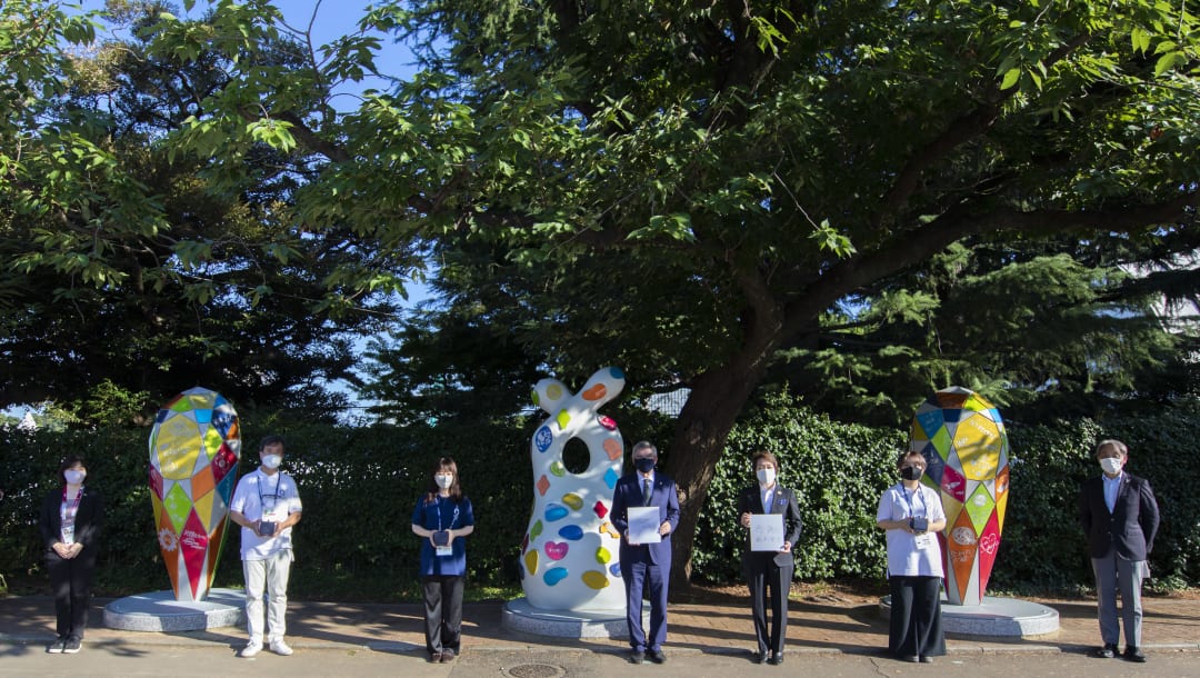 1/8: Tokio, JAPÓN - 1 DE AGOSTO DE 2021: Día 9 de los Juegos Olímpicos - El presidente del COI, Bach, visita el Monumento a la Recuperación