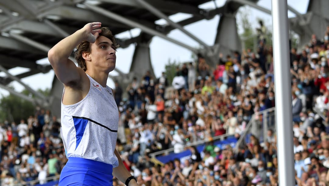 PARÍS, FRANCIA - 28 DE AGOSTO: Armand Duplantis de Suecia reacciona después de ganar el salto con pértiga de los hombres durante el Meeting de Paris Diamond League el 28 de agosto de 2021 en París, Francia.  (Foto de Aurelien Meunier / Getty Images)