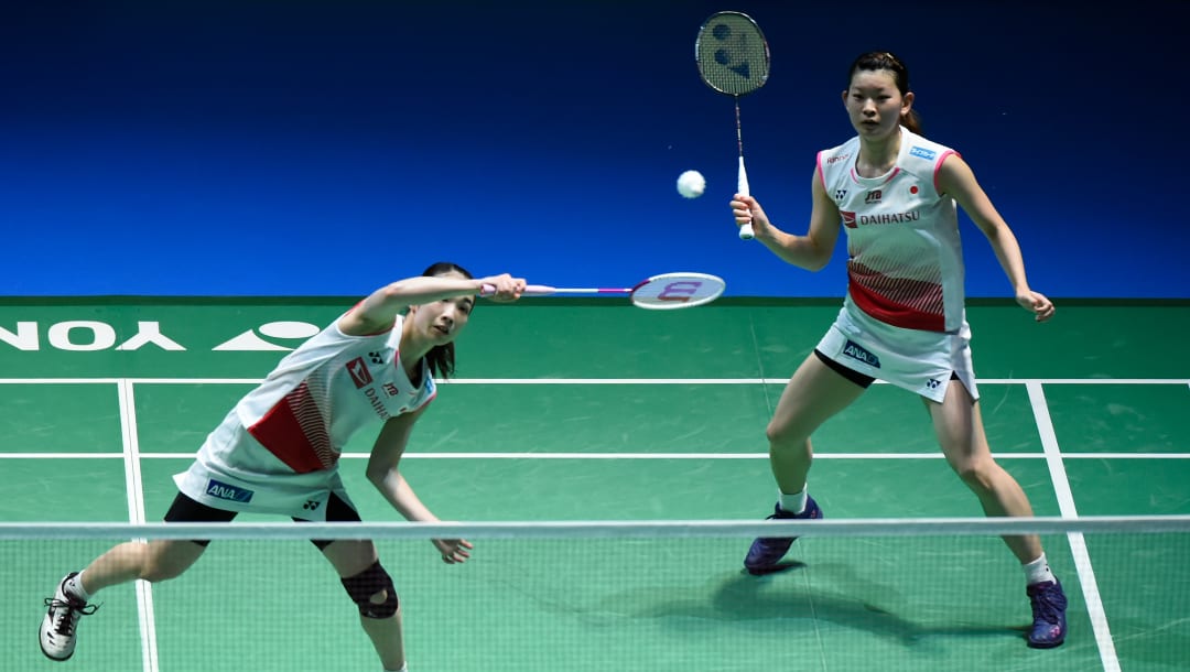 Misaki Matsutomo y Ayaka Takahashi, de Japón, durante el Abierto de Japón. (Imagen por Matt Roberts/Getty Images)