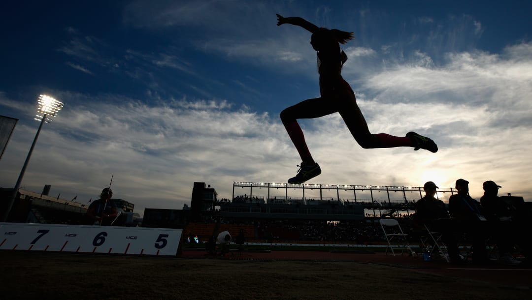 Yulimar Rojas, de Venezuela, compite en salto de longitud en los Juegos Panamericanos de 2015 en Toronto, Canadá.  (Imagen por Ezra Shaw/Getty Images)