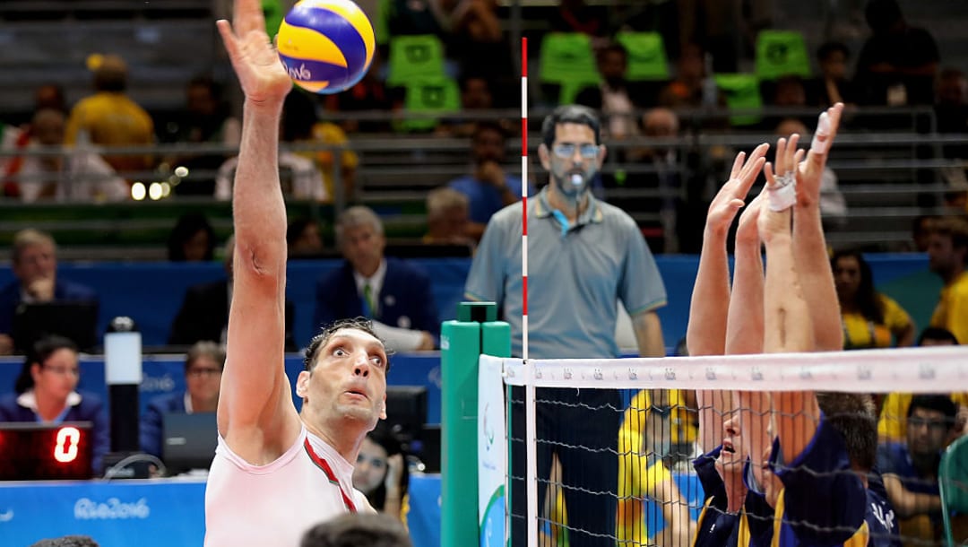 Morteza Mehrzadselakjani, de la República Islámica de Irán, durante la final de voleibol sentado en Río 2016. (Imagen por Friedemann Vogel/Getty Images)