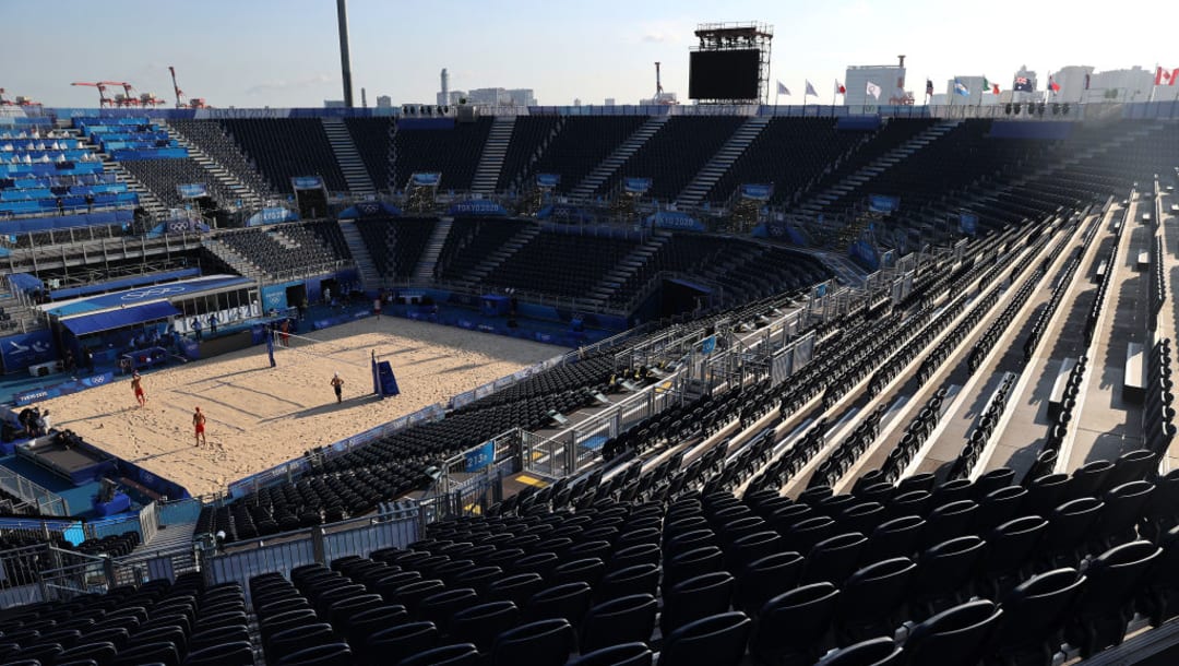 Plano general del Parque Shiokaze durante un entrenamiento de Pablo Herrera y Adrián Gavira, del equipo español de voleibol playa (Imagen por Sean M. Haffey/Getty Images)