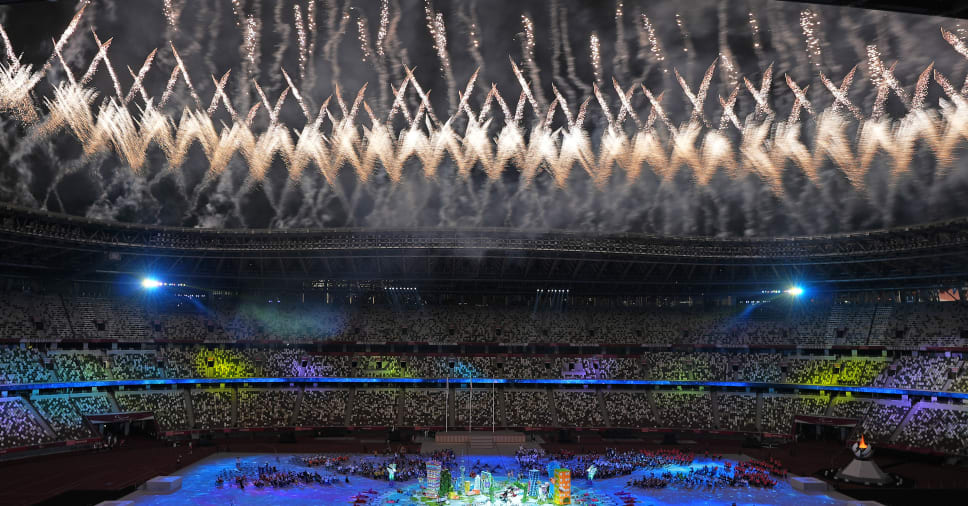 Varios fuegos artificiales iluminan el Estadio Olímpico durante la Ceremonia de Clausura de los Juegos Paralímpicos (Imagen por Christopher Jue/Getty Images for International Paralympic Committee)