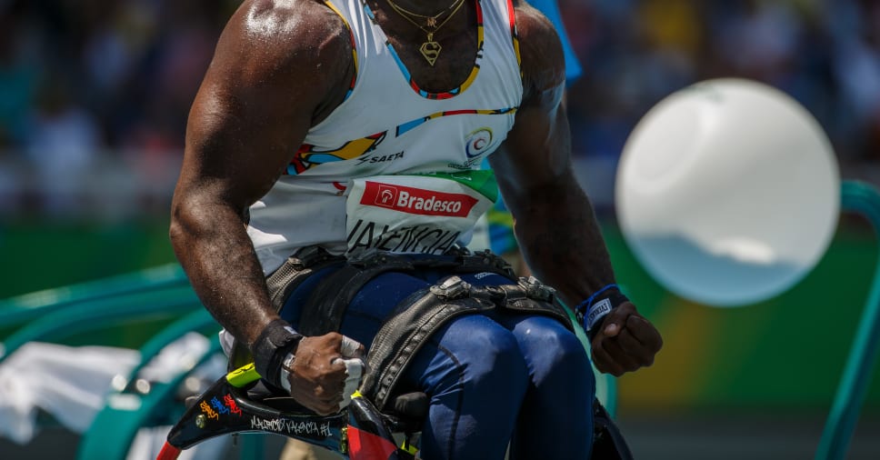 Mauricio Valencia de Colombia gana la medalla de bronce en el lanzamiento de bala F34 en la Final del Estadio Olímpico. Juegos Paralímpicos, Río de Janeiro, Brasil, domingo 11 de septiembre de 2016. Imagen por Al Tielemans para OIS/IOC.