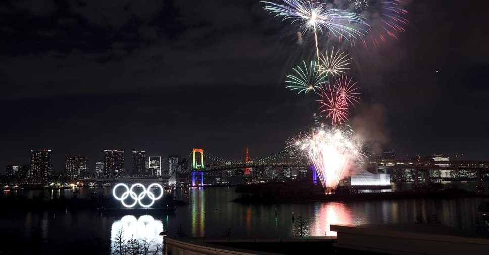 東京大会開幕まで半年 オリンピックシンボルが点灯