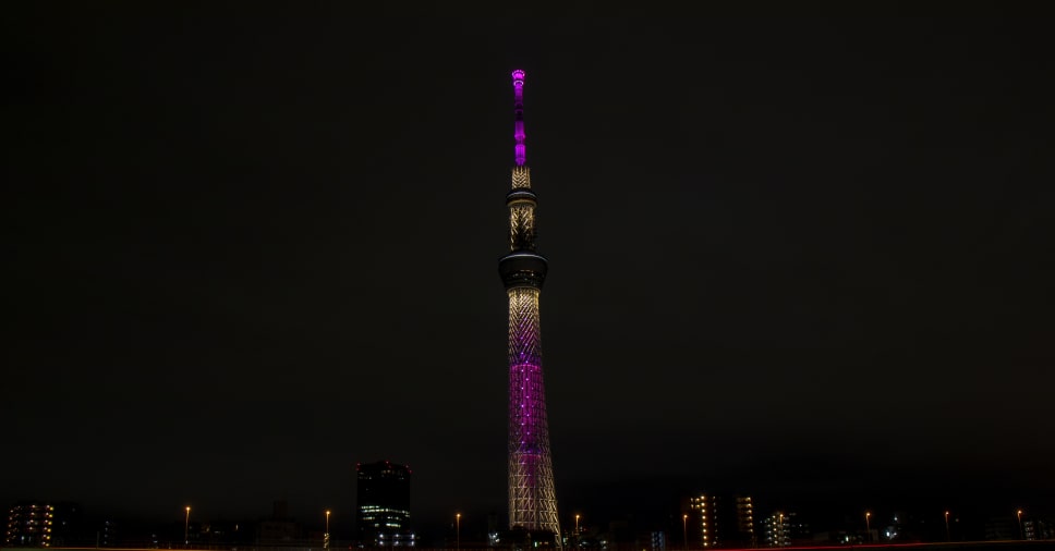 東京スカイツリー R パラリンピック聖火リレートーチの桜ピンクに特別ライティング