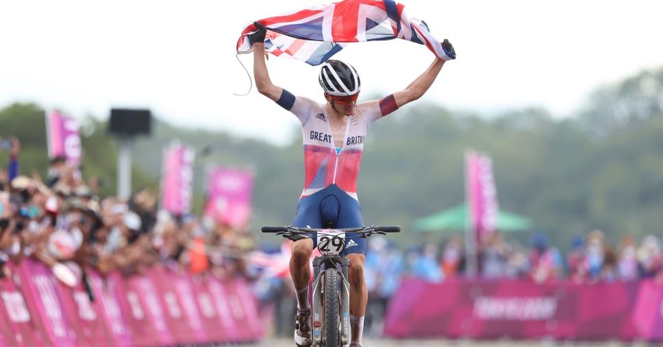 Thomas Pidcock takes gold for Great Britain in men's cycling mountain bike