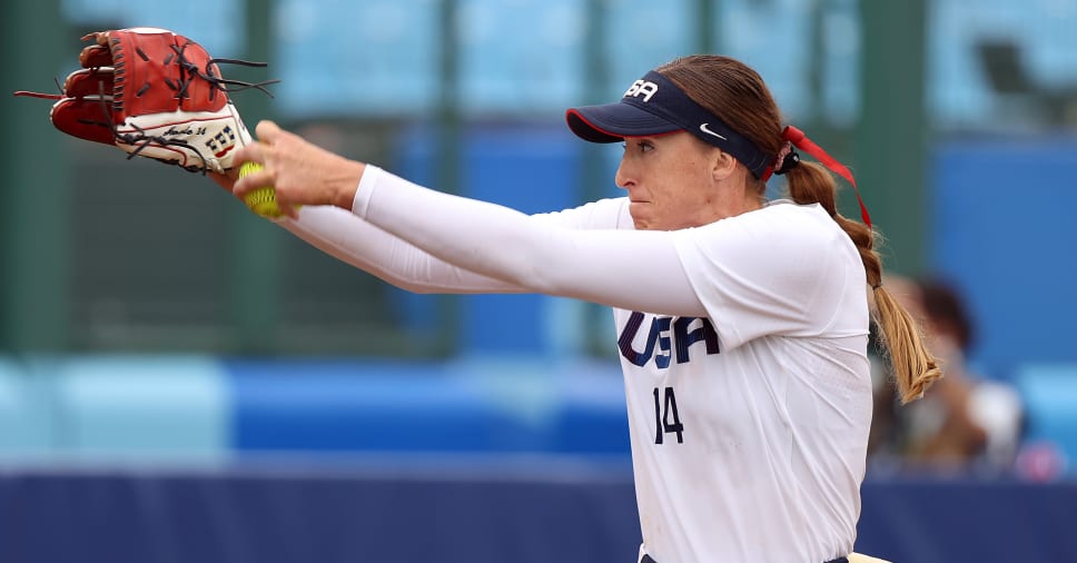 Monica Abbott Leads Team Usa To 1 0 Victory Over Canada