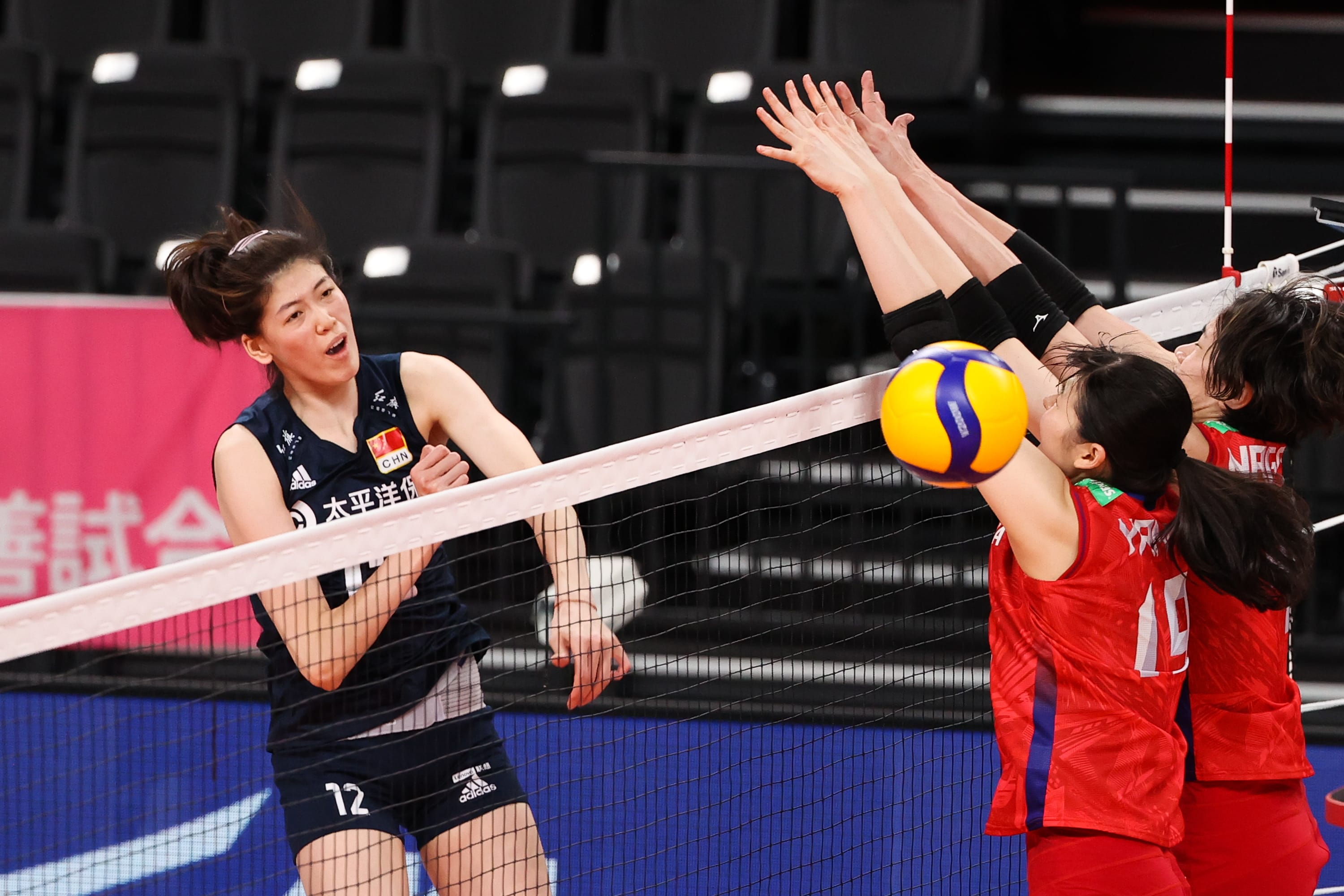 Япония волейбол. Префектура Токио волейбол. Japan Volleyball Team. Разминка японских волейболисток. Матчи волейбол Япония и Корея 2022.