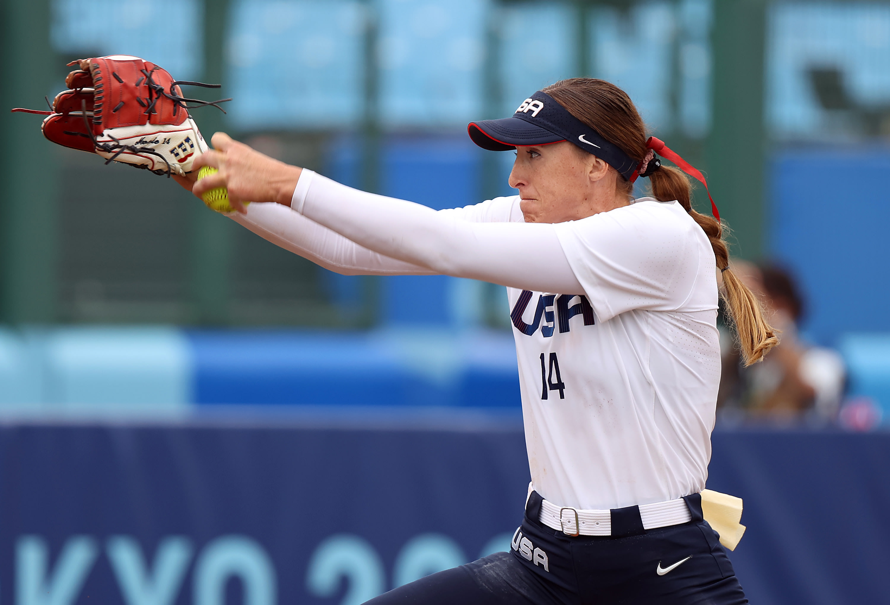 Monica Abbott Leads Team Usa To 1 0 Victory Over Canada