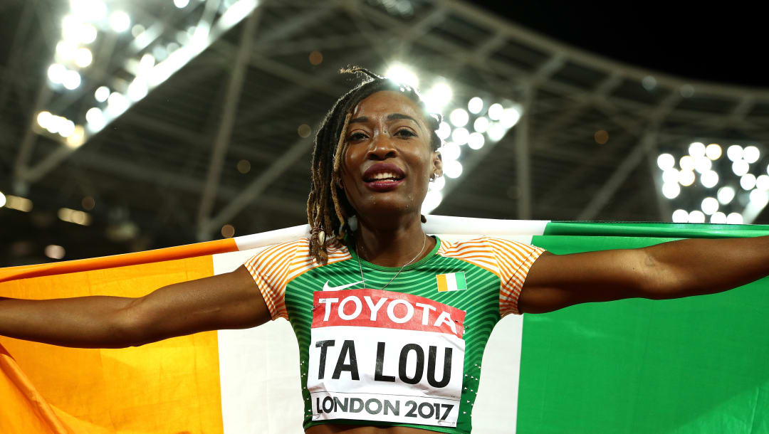 LONDRES, INGLATERRA - 6 DE AGOSTO:  Marie-Josee Ta Lou, de Costa de Marfil, celebra su plata en la final de 100 m en el Mundial de la IAAF IAAF de Londres 2017.  (Imagen por Patrick Smith/Getty Images)