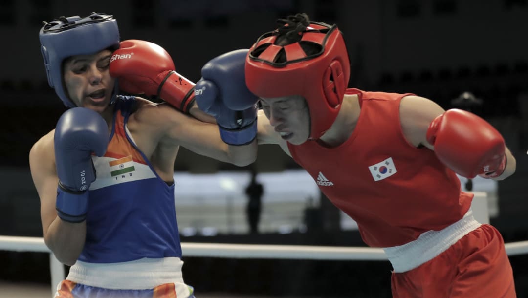 Camino a Tokio en boxeo: IM Ae-ji en un combate contra Sakshi Chaudhary, de la India, en el clasificatorio de Asia/Oceanía qualifier en Amán (Jordania), el 9 de marzo de 2020.