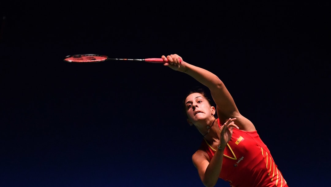 Carolina Marín de España compite en el partido de segunda ronda de los individuales femeninos contra Pornpawee Chochuwong de Tailandia en el día tres del Abierto de Japón Yonex en Musashino Forest Sports Plaza el 13 de septiembre de 2018, en Chofu, Tokio, Japón .