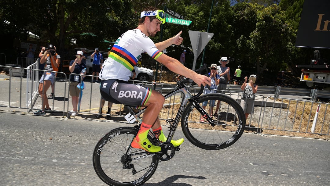 ADELAIDE, AUSTRALIA - 19 DE ENERO: Peter Sagan de Eslovaquia celebra después de ganar la cuarta etapa del Tour Down Under 2018 el 19 de enero de 2018, en Adelaide, Australia.